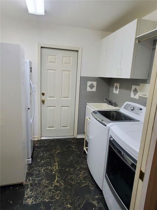 Recently Rented: $2,500 (3 beds, 2 baths, 1875 Square Feet)