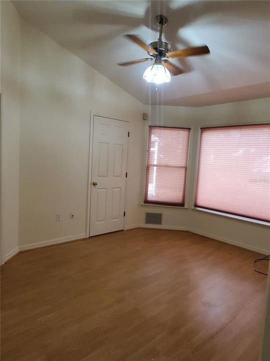 Recently Rented: $2,500 (3 beds, 2 baths, 1875 Square Feet)