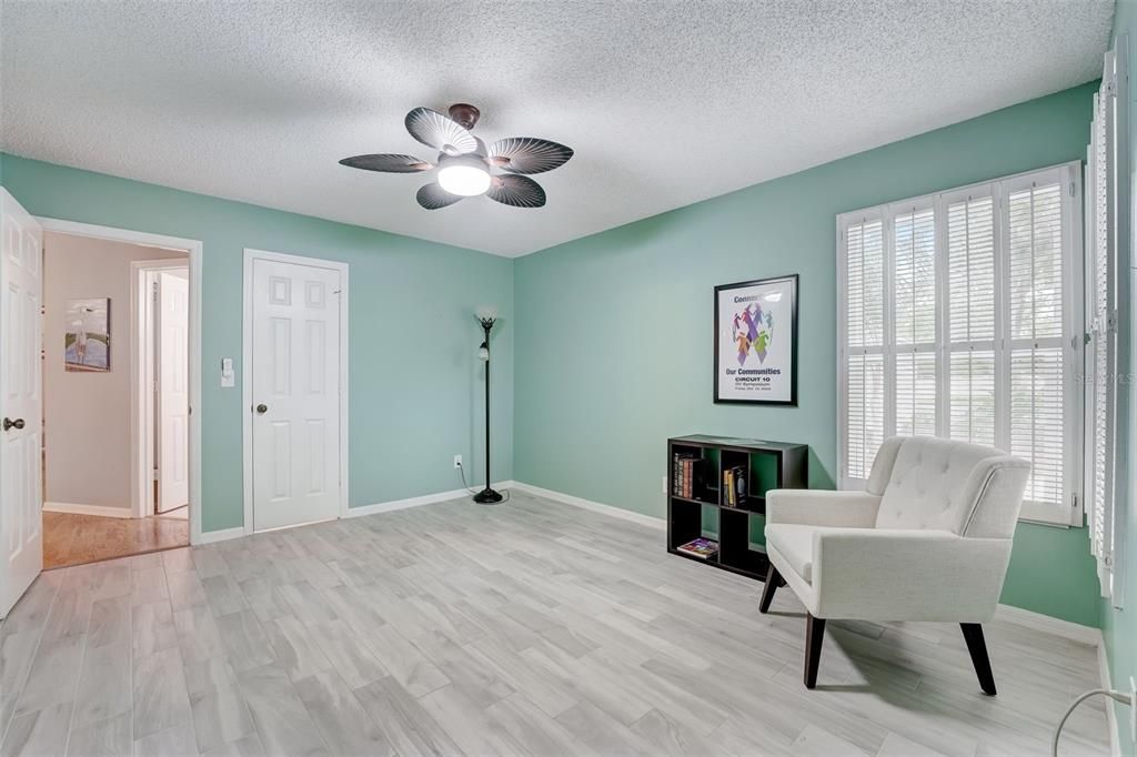 Active With Contract: $549,900 (2 beds, 2 baths, 1242 Square Feet)