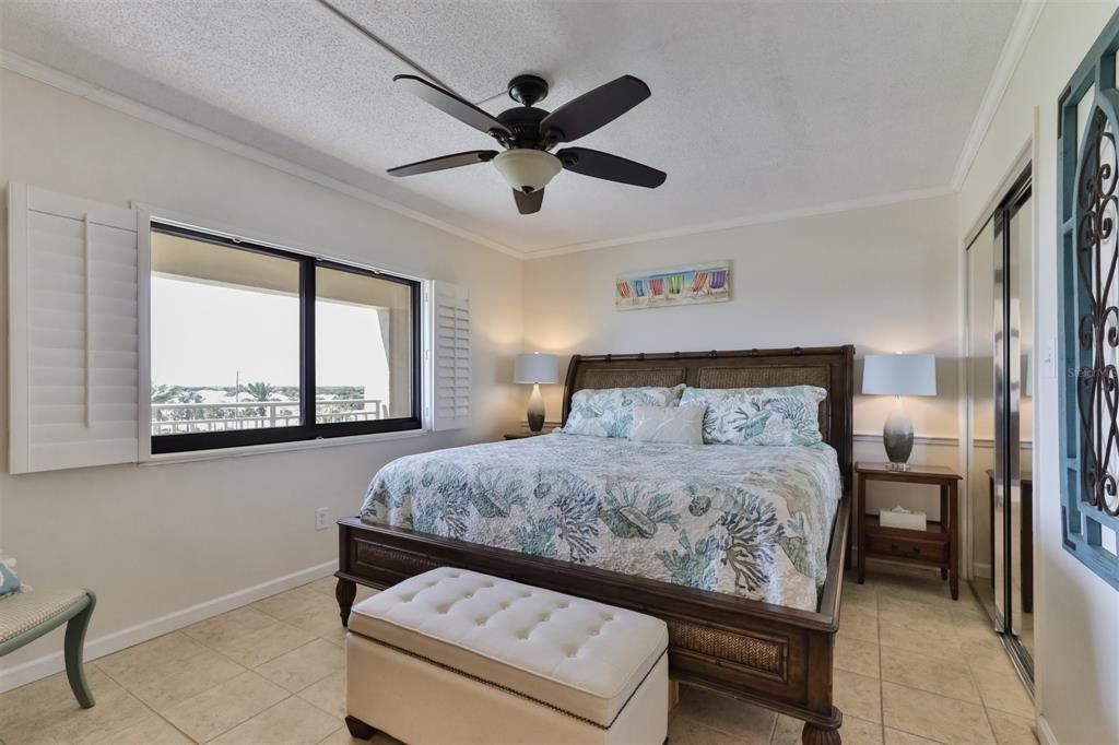 Recently Sold: $449,000 (1 beds, 2 baths, 932 Square Feet)