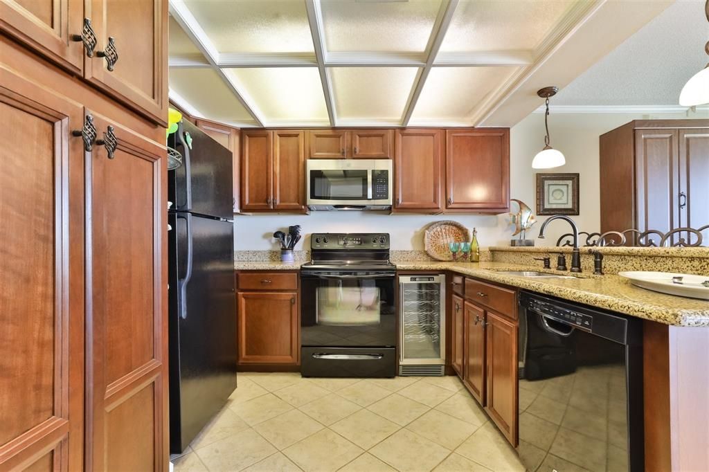 Recently Sold: $449,000 (1 beds, 2 baths, 932 Square Feet)