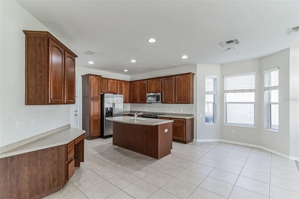 Active With Contract: $529,900 (4 beds, 3 baths, 2307 Square Feet)