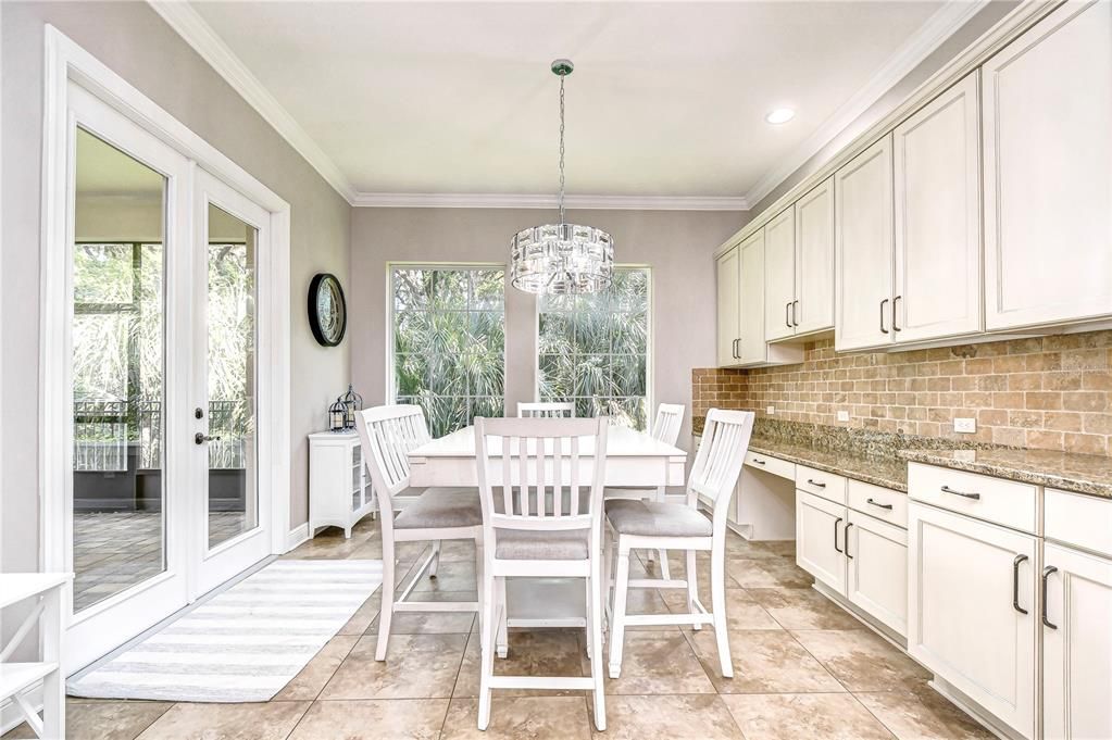 Breakfast nook with French doors to lanai!