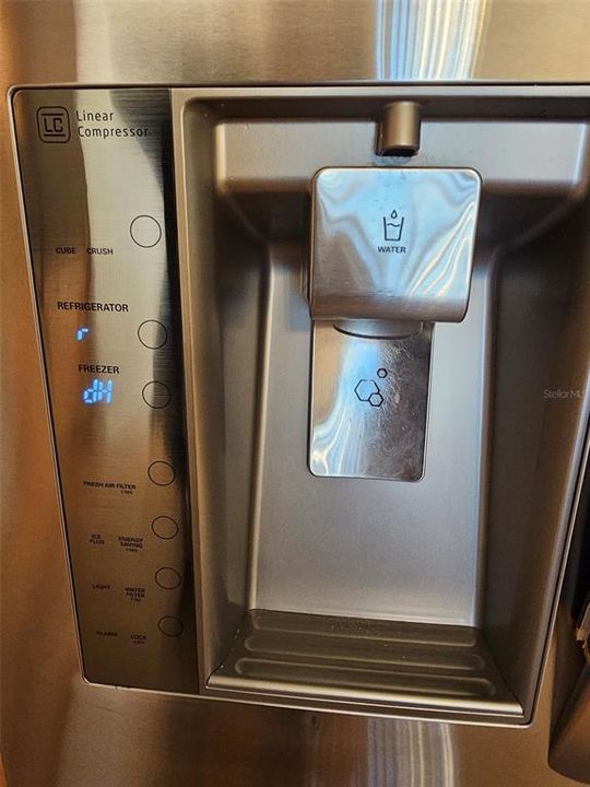 Refrigerator ice/water