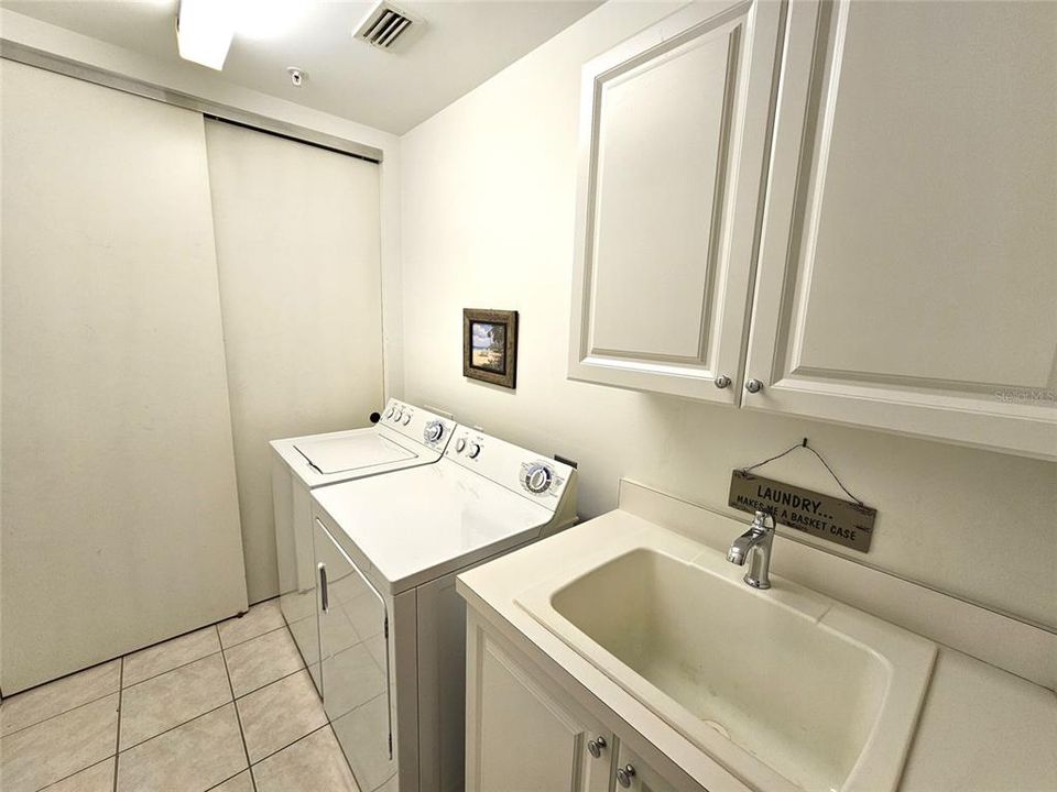 For Rent: $2,425 (2 beds, 2 baths, 1688 Square Feet)