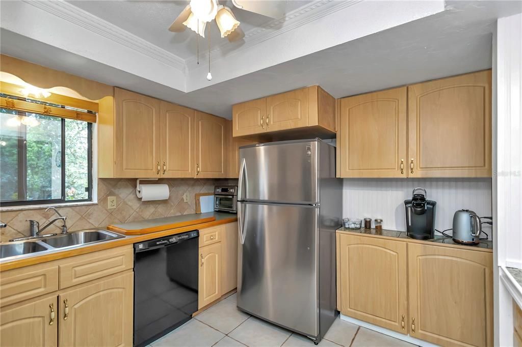 Active With Contract: $315,000 (2 beds, 2 baths, 1700 Square Feet)