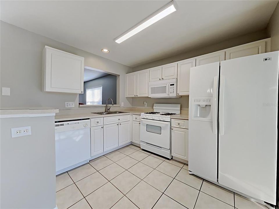 For Rent: $2,260 (4 beds, 2 baths, 1471 Square Feet)