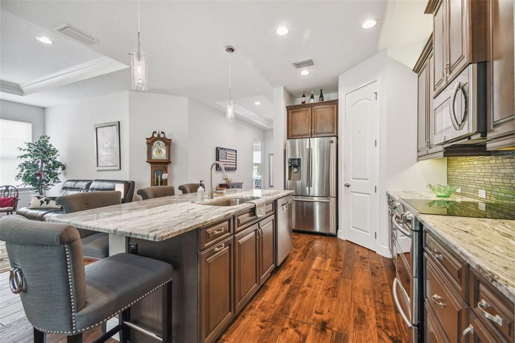 Active With Contract: $469,900 (3 beds, 2 baths, 1892 Square Feet)