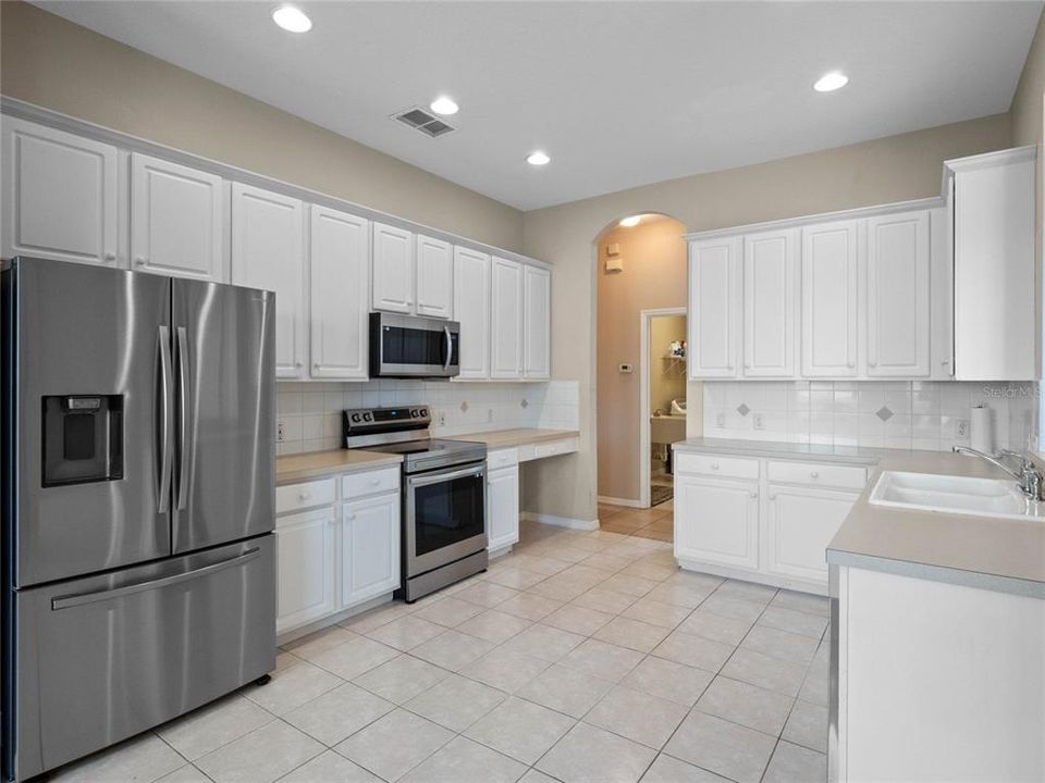 The home chef will appreciate the well appointed kitchen offering plenty of cabinet and counter space, STAINLESS STEEL APPLIANCES, breakfast bar and dinette for casual dining and a closet pantry for ample storage.