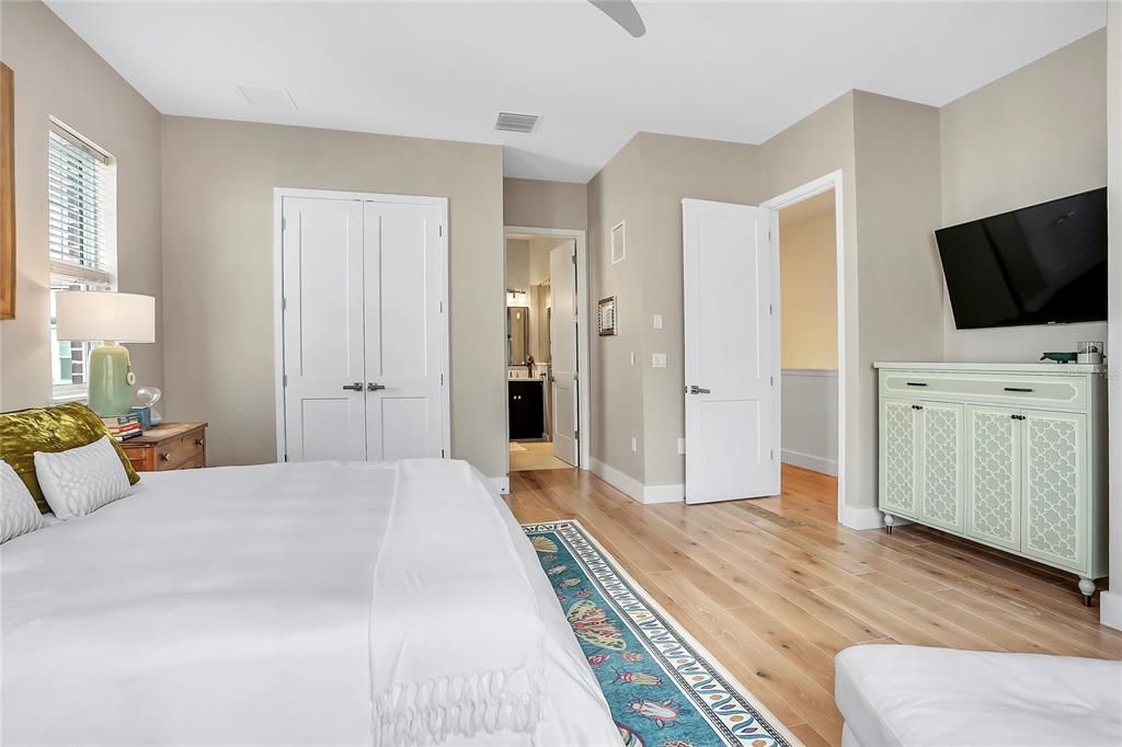 Active With Contract: $995,000 (3 beds, 3 baths, 2432 Square Feet)
