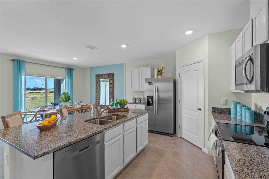 Active With Contract: $459,990 (4 beds, 2 baths, 1828 Square Feet)