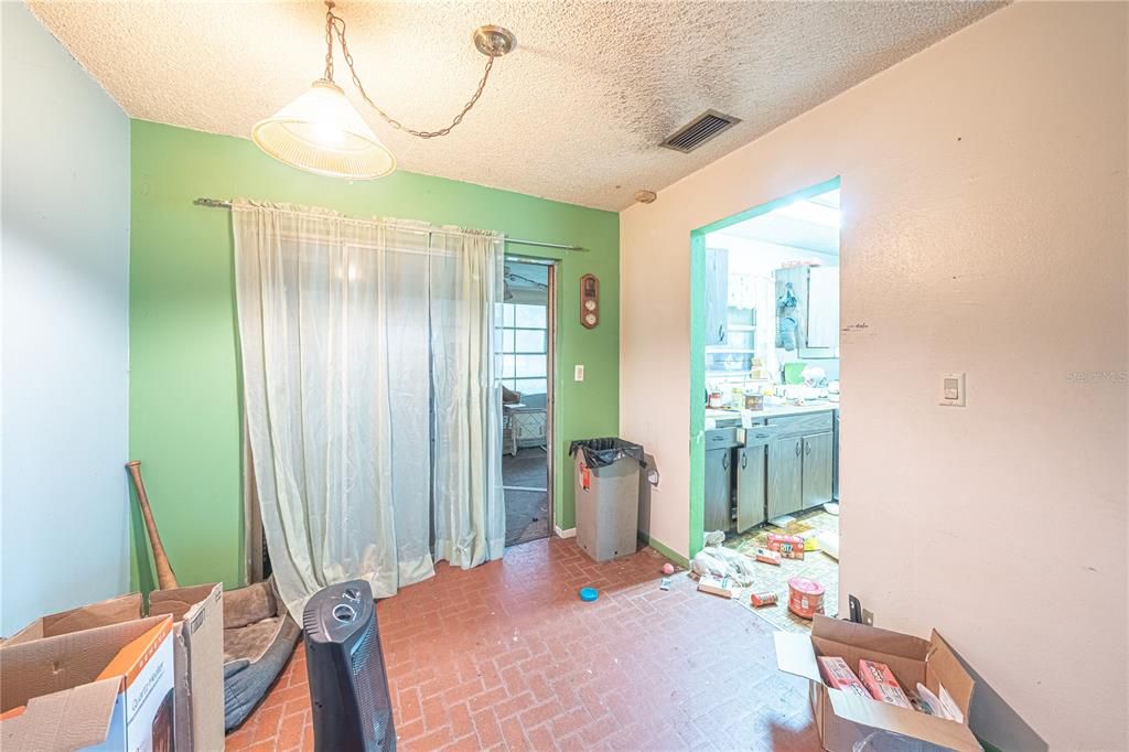 Recently Sold: $187,000 (2 beds, 2 baths, 870 Square Feet)