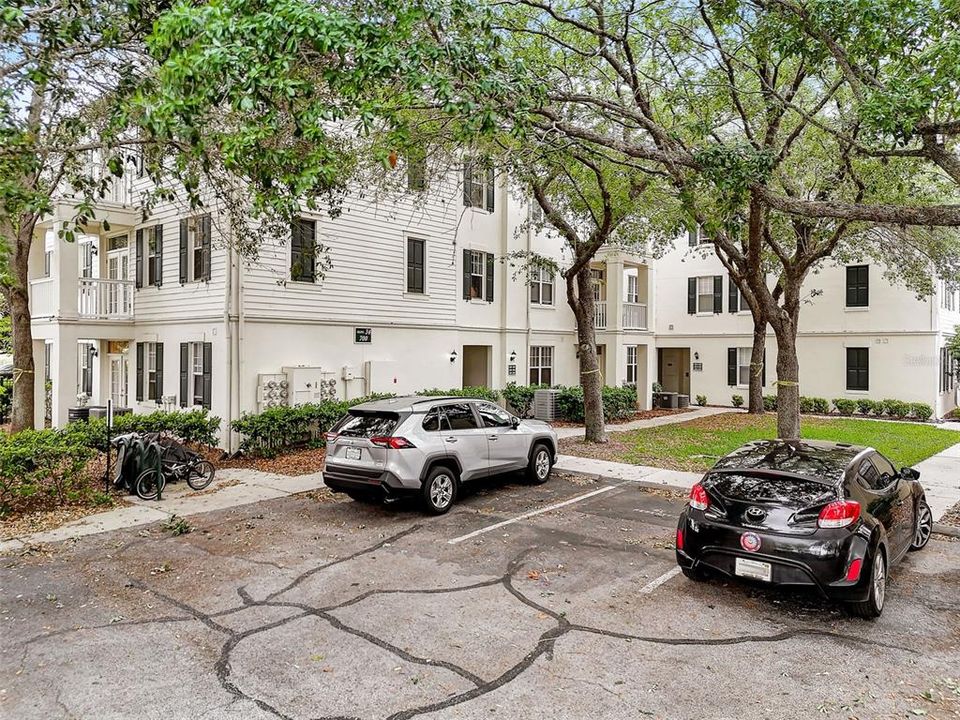 Active With Contract: $309,995 (2 beds, 2 baths, 996 Square Feet)