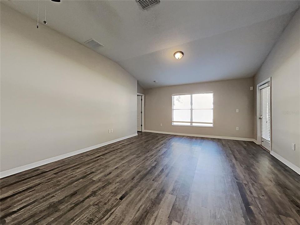 For Rent: $2,135 (3 beds, 2 baths, 1342 Square Feet)