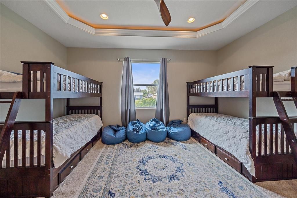 Features 2 quality Bunkbeds and play area