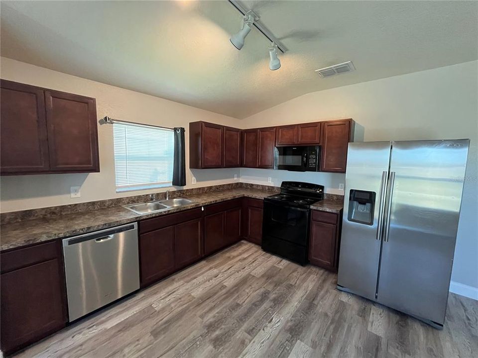 Recently Rented: $1,795 (3 beds, 2 baths, 1211 Square Feet)