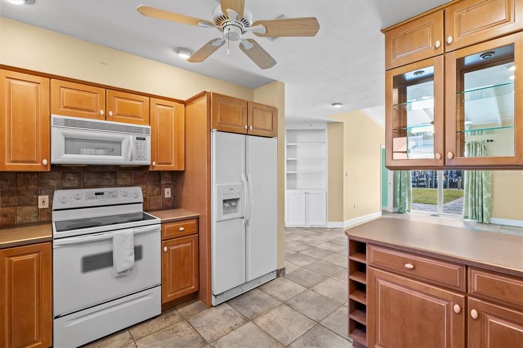 Active With Contract: $689,900 (2 beds, 2 baths, 1331 Square Feet)