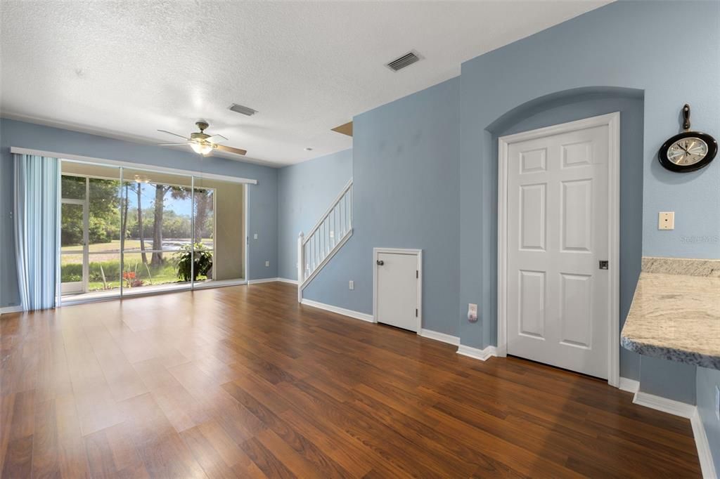 Recently Sold: $340,000 (2 beds, 1 baths, 1272 Square Feet)