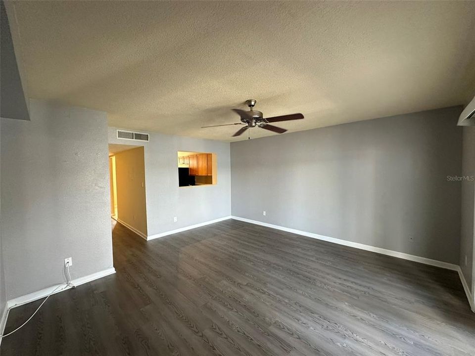 For Sale: $389,900 (2 beds, 1 baths, 1022 Square Feet)