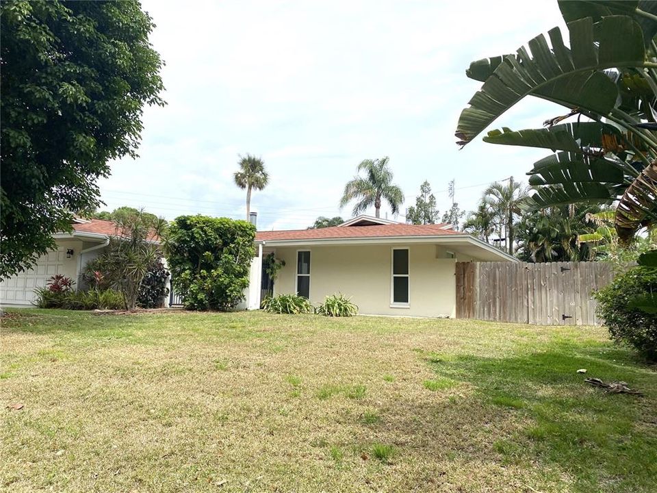 For Sale: $460,000 (3 beds, 2 baths, 1924 Square Feet)
