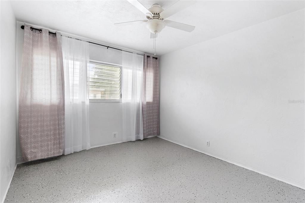 For Sale: $130,000 (2 beds, 1 baths, 875 Square Feet)