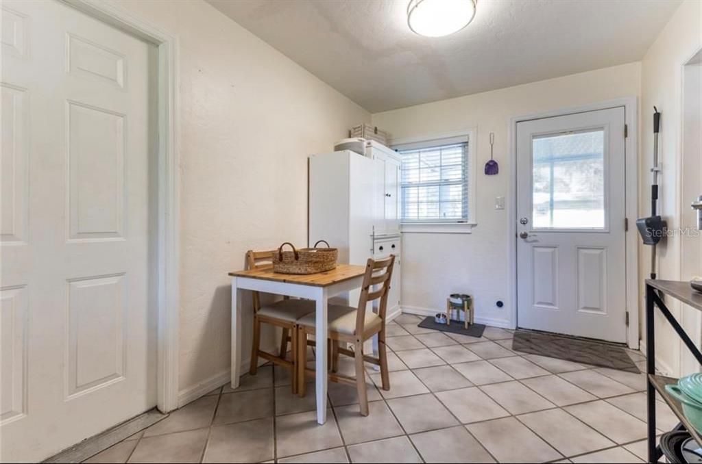 Active With Contract: $220,000 (3 beds, 2 baths, 1174 Square Feet)