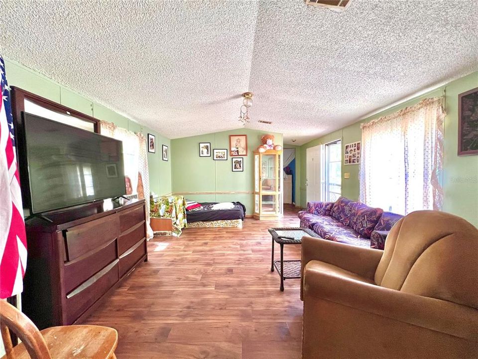 For Sale: $120,000 (2 beds, 2 baths, 924 Square Feet)