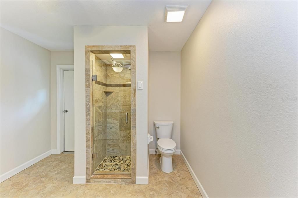 出租: $6,000 (3 贝兹, 3 浴室, 1657 平方英尺)