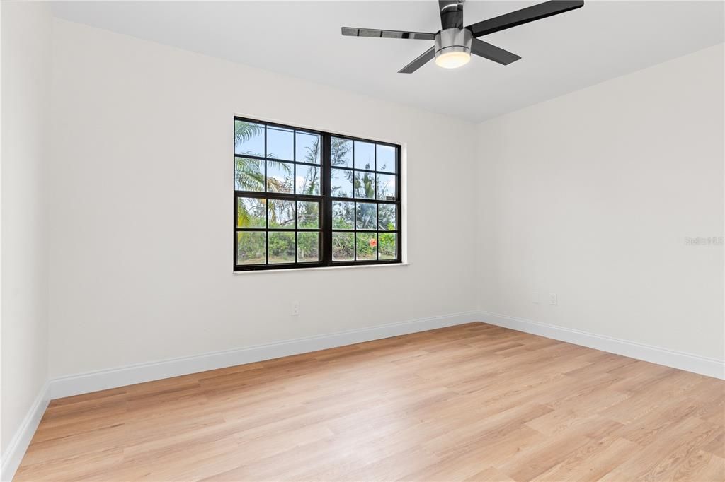 For Sale: $359,000 (2 beds, 2 baths, 1000 Square Feet)