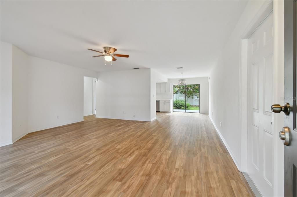 Active With Contract: $325,000 (3 beds, 2 baths, 1264 Square Feet)