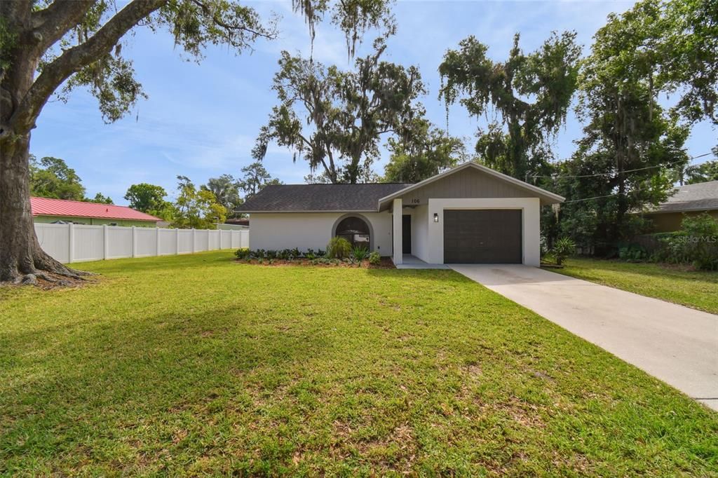 Active With Contract: $325,000 (3 beds, 2 baths, 1264 Square Feet)