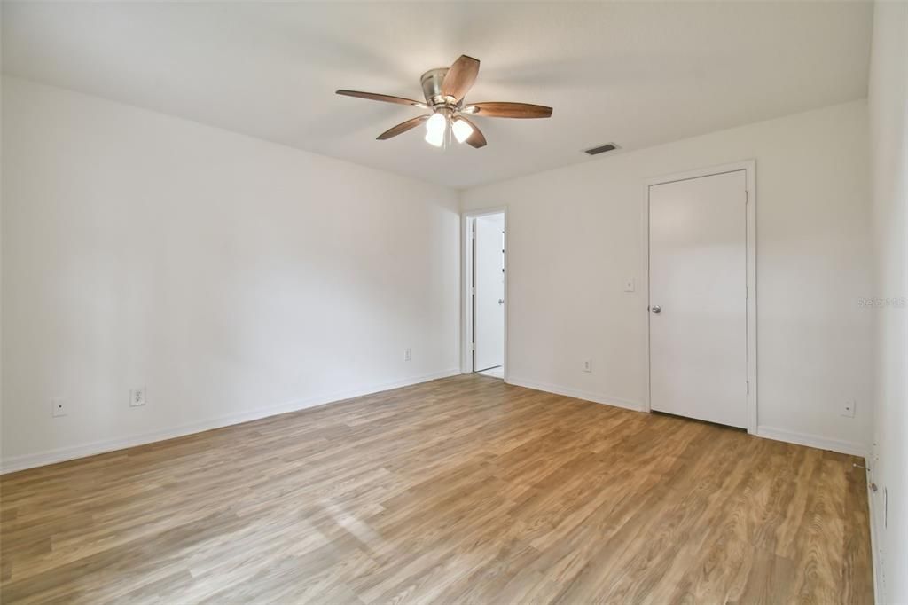 Active With Contract: $325,000 (3 beds, 2 baths, 1264 Square Feet)