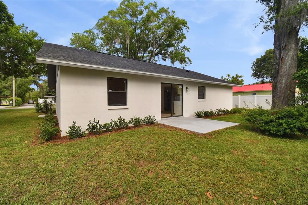 Active With Contract: $325,000 (3 beds, 2 baths, 1264 Square Feet)