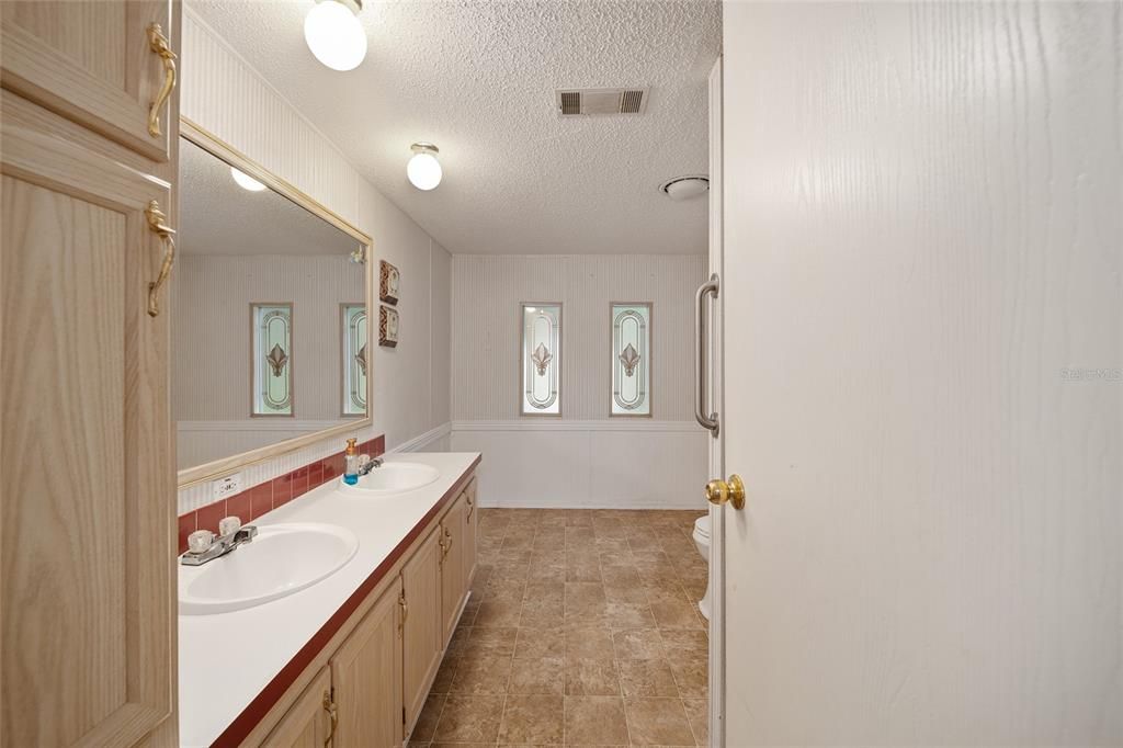 待售: $179,000 (3 贝兹, 2 浴室, 1713 平方英尺)