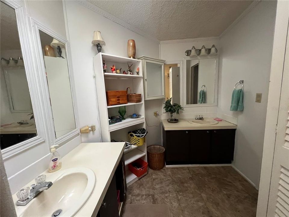 For Sale: $122,500 (2 beds, 2 baths, 1144 Square Feet)
