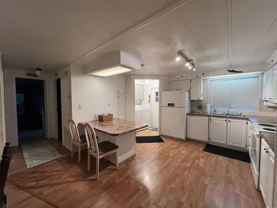 For Sale: $155,900 (2 beds, 2 baths, 1248 Square Feet)