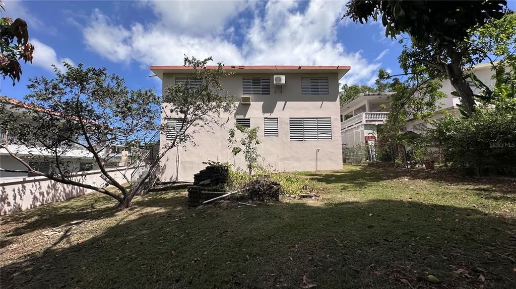 For Sale: $325,000 (4 beds, 2 baths, 2500 Square Feet)