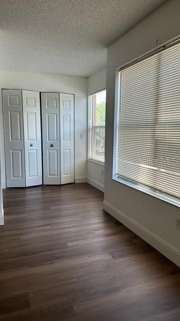 Active With Contract: $1,300 (1 beds, 1 baths, 597 Square Feet)