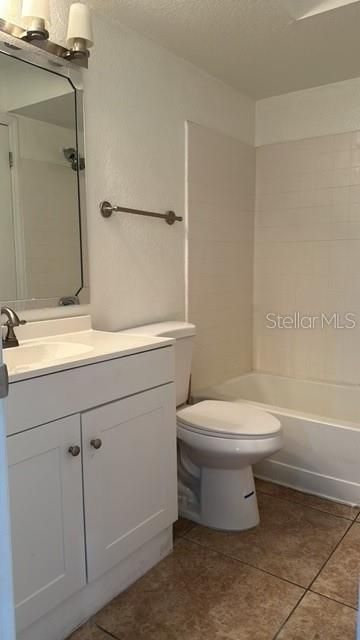 Active With Contract: $1,300 (1 beds, 1 baths, 597 Square Feet)