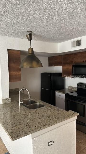 Active With Contract: $1,300 (1 beds, 1 baths, 597 Square Feet)