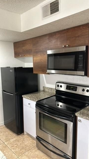 Active With Contract: $1,300 (1 beds, 1 baths, 597 Square Feet)