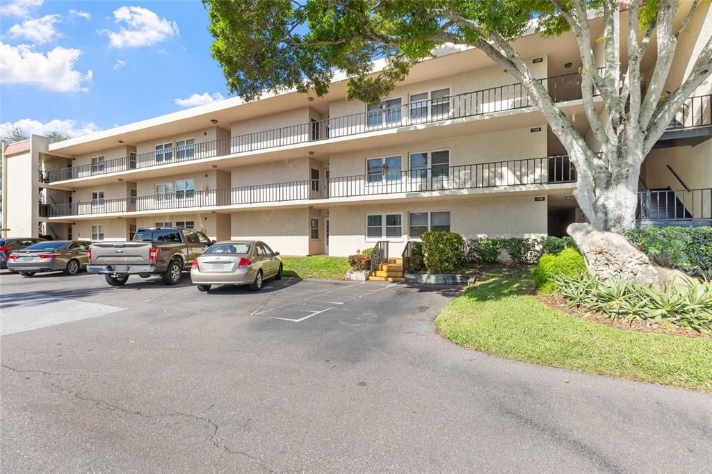 Recently Sold: $200,000 (2 beds, 2 baths, 930 Square Feet)
