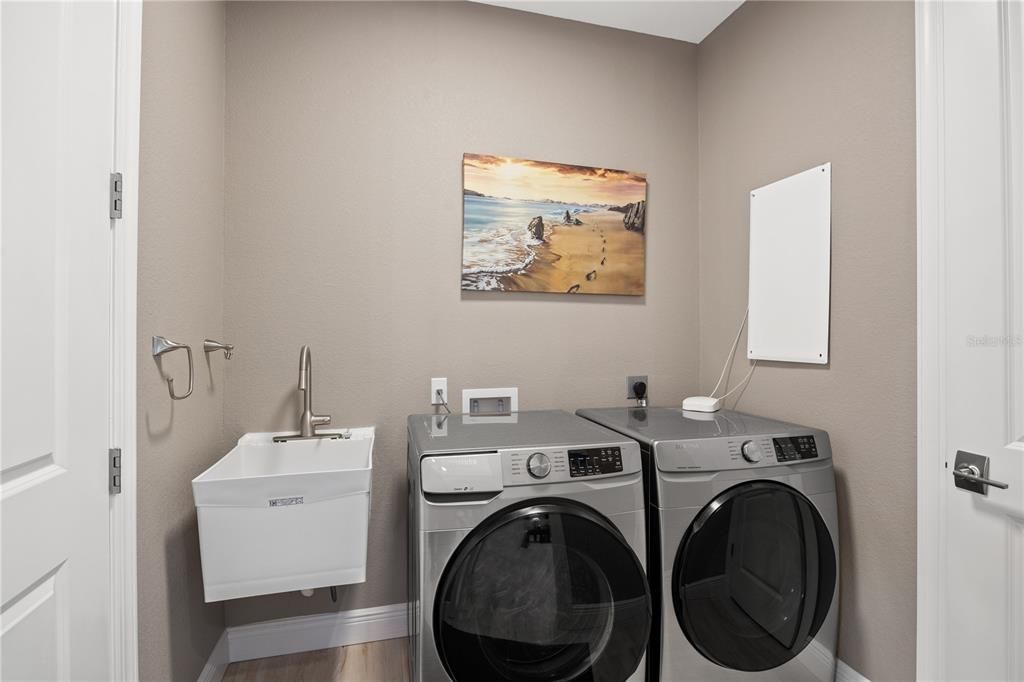 Laundry room with tub