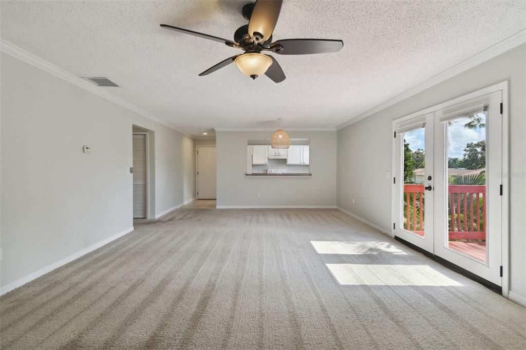 Active With Contract: $195,000 (2 beds, 2 baths, 1049 Square Feet)