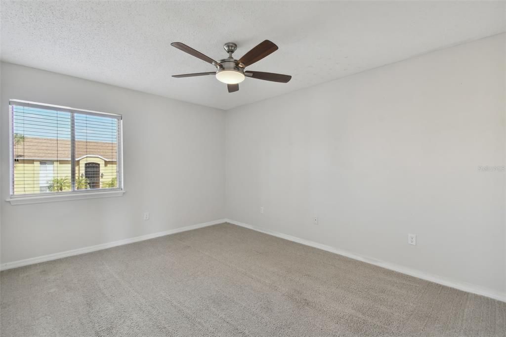 Active With Contract: $195,000 (2 beds, 2 baths, 1049 Square Feet)