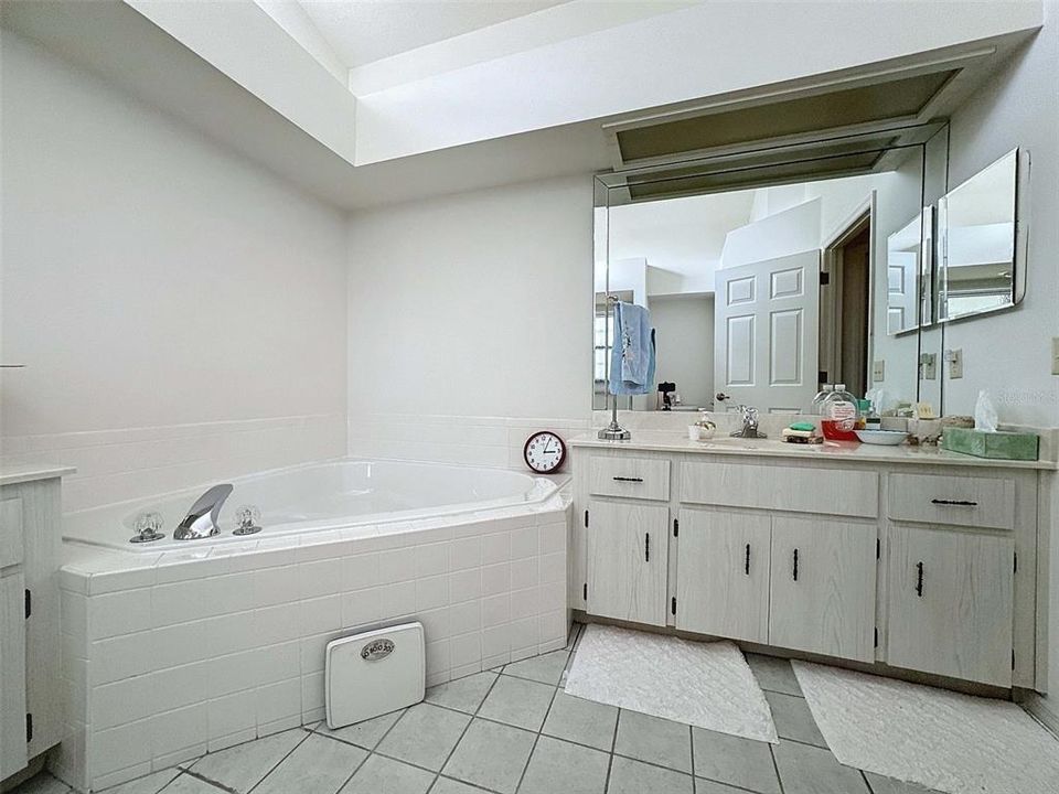 待售: $289,000 (3 贝兹, 2 浴室, 1887 平方英尺)