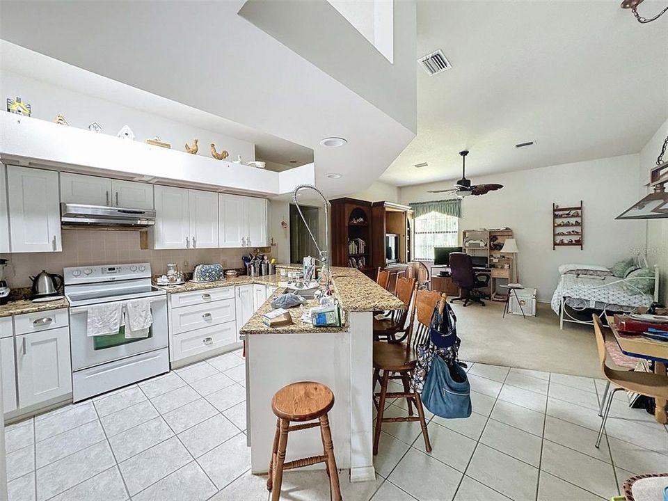 For Sale: $305,000 (3 beds, 2 baths, 1887 Square Feet)
