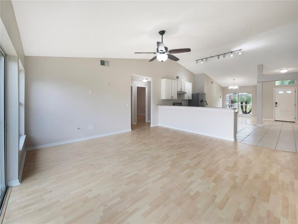 Active With Contract: $407,000 (4 beds, 2 baths, 2114 Square Feet)