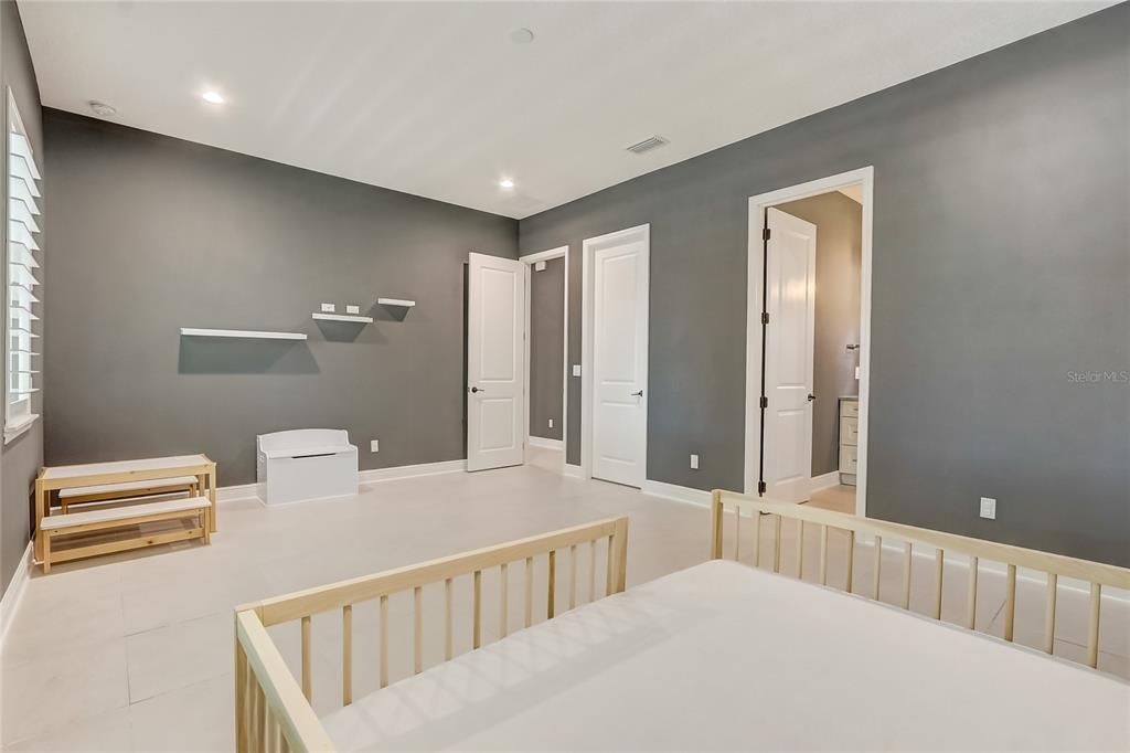 Active With Contract: $900,000 (3 beds, 3 baths, 2872 Square Feet)