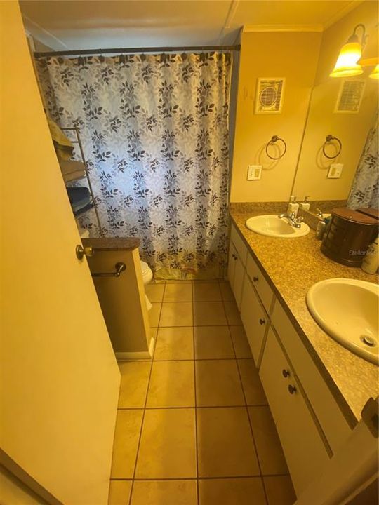 For Sale: $126,000 (2 beds, 1 baths, 672 Square Feet)